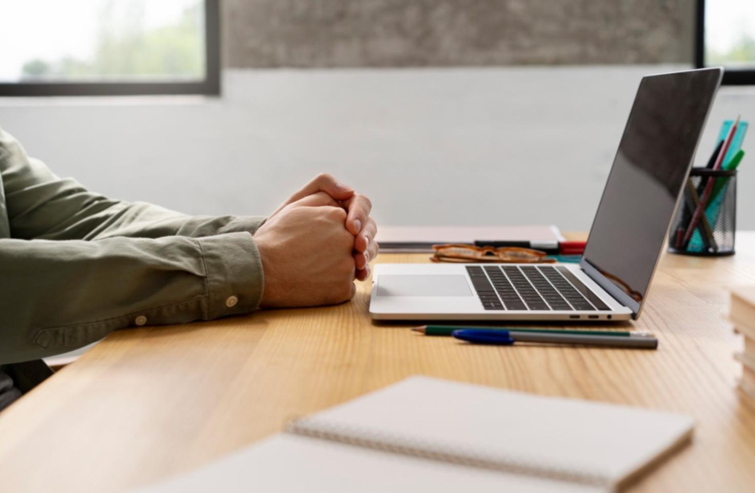 Interactive financial education session showing market volatility analysis techniques